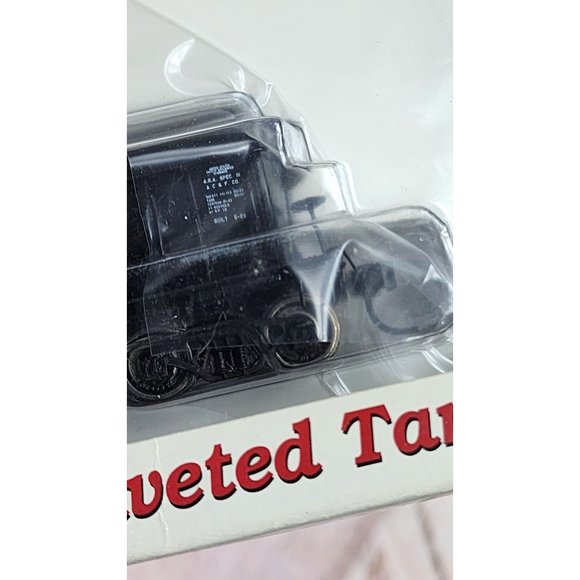 Life Like Trains Proto 2000 Series 8000 Gallon Riveted Tank Car Model Train - Picture 14 of 16